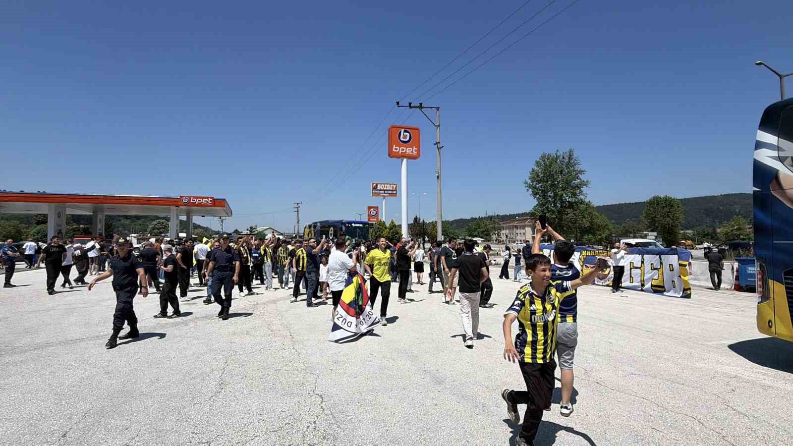 Fenerbah&ccedil;e&rsquo;ye D&uuml;zce&rsquo;de coşkulu karşılama