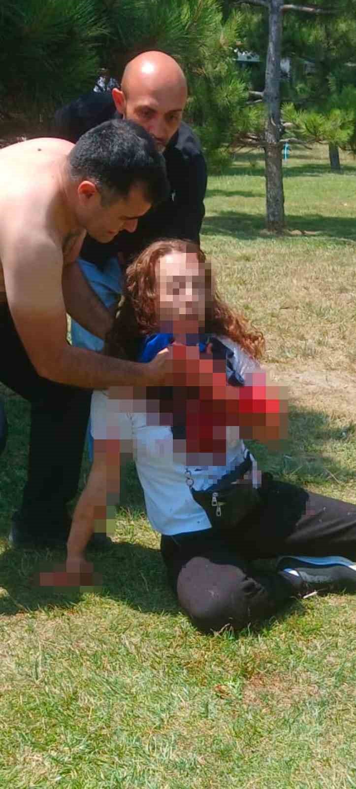 &Ccedil;atalca&rsquo;da boşanma aşamasındaki koca eşini boğazından bı&ccedil;akladı