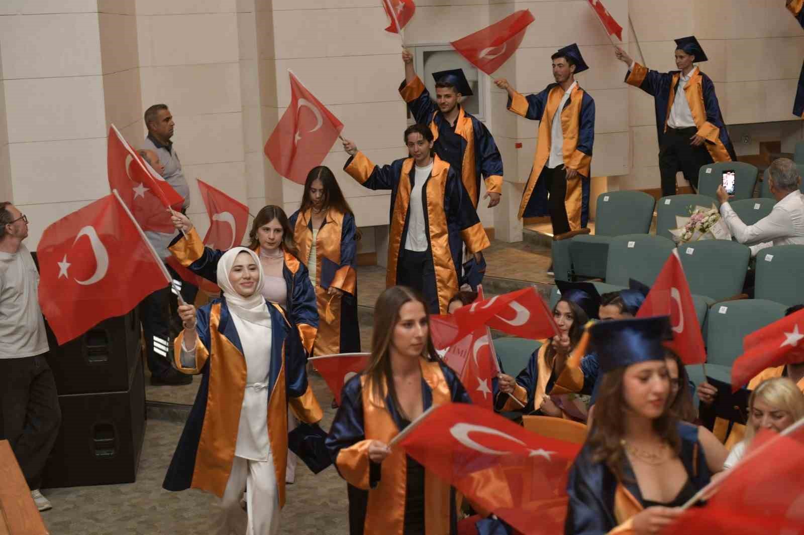 MSK&Uuml; Spor Bilimleri Fak&uuml;ltesi mezunlarını uğurladı