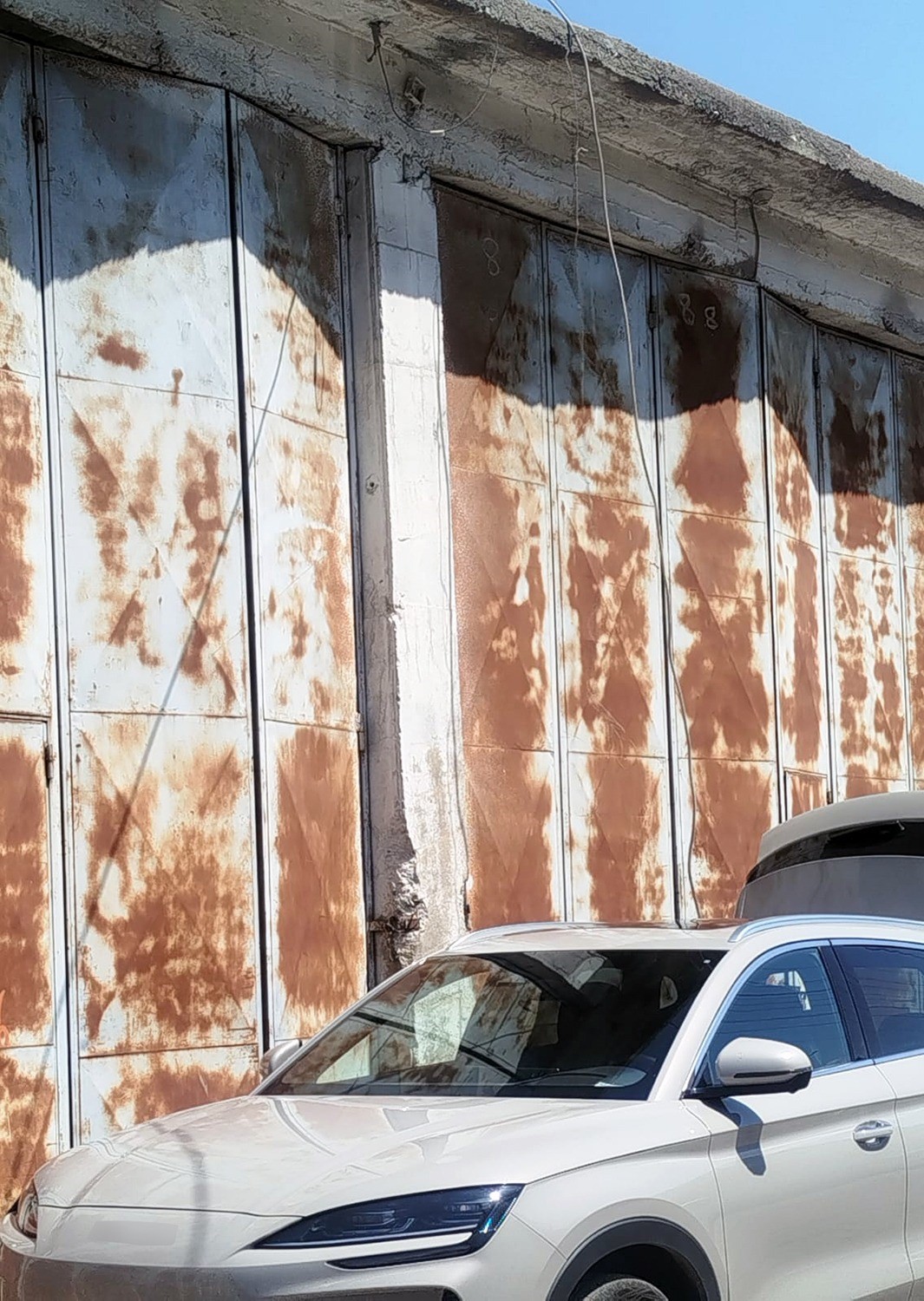 Şanlıurfa&rsquo;da pes dedirten olay: Ka&ccedil;ak elektrikle ara&ccedil; şarj istasyonu