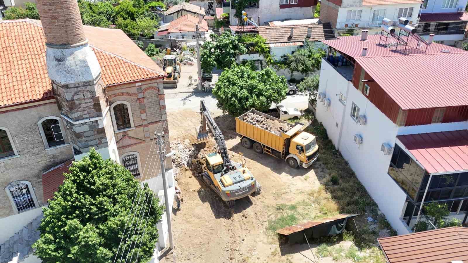 Nazilli&rsquo;de yol yenileme &ccedil;alışmaları s&uuml;r&uuml;yor
