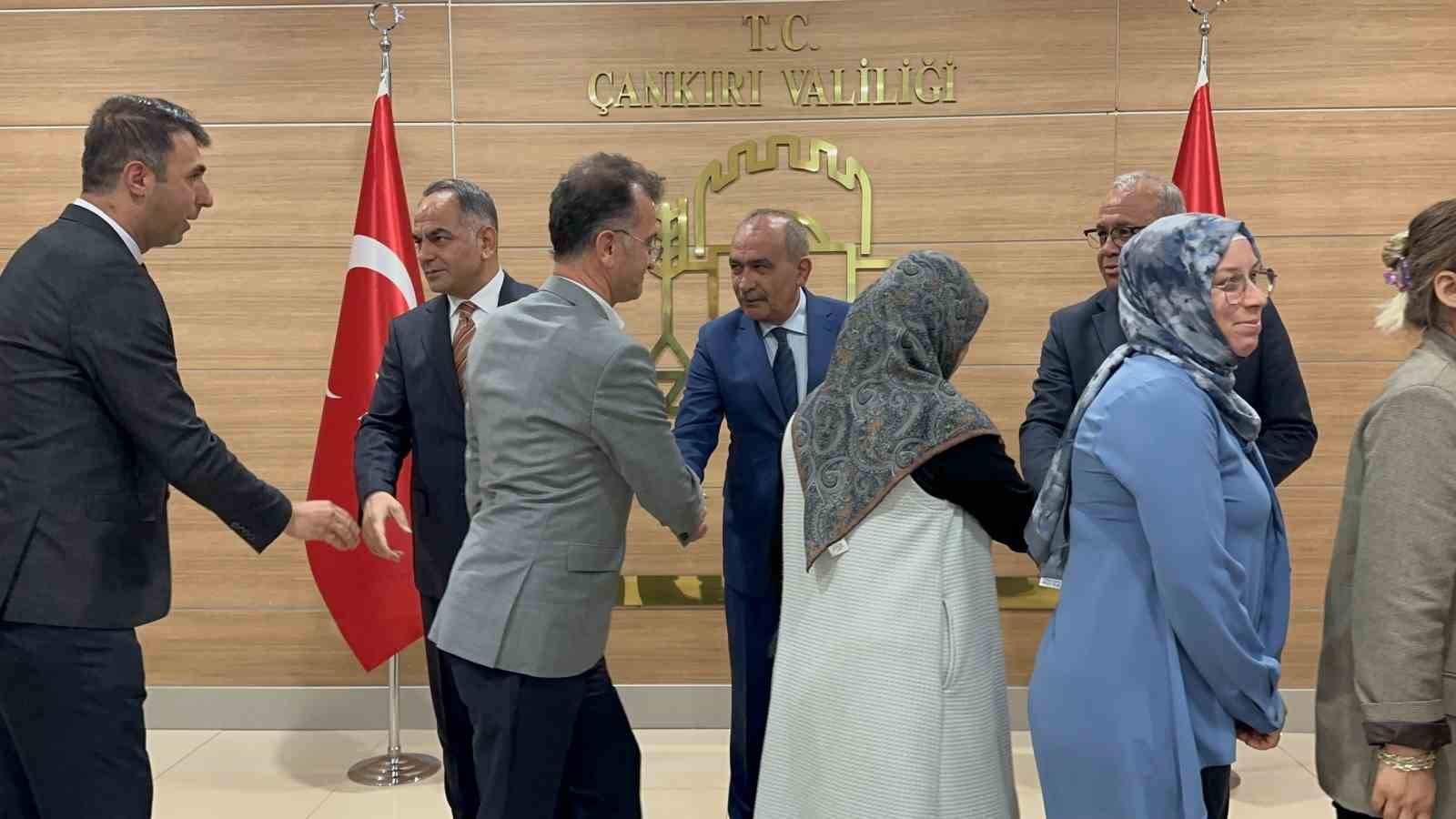 &Ccedil;ankırı&rsquo;da protokol ile kamu personelleri bayramlaştı