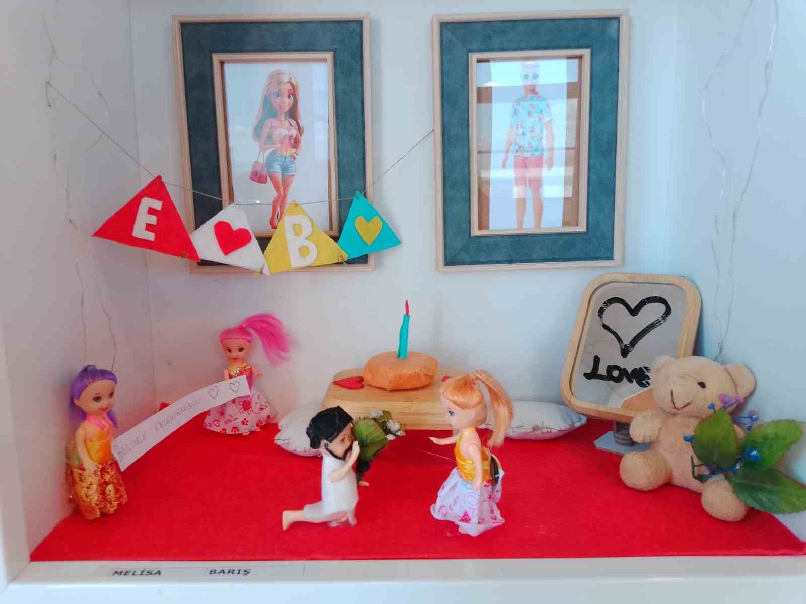 Van YY&Uuml;&rsquo;de &lsquo;4. Tiyatro Dekorları Maket Sergisi&rsquo; a&ccedil;ıldı