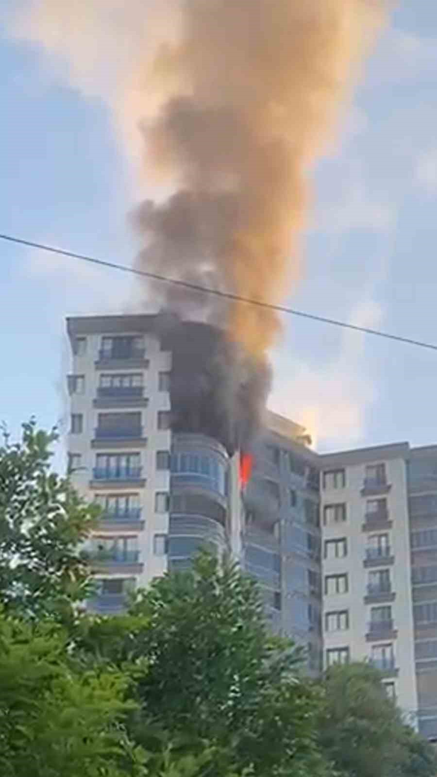 Rize’de yangın çıkan ev kullanılamaz hale geldi