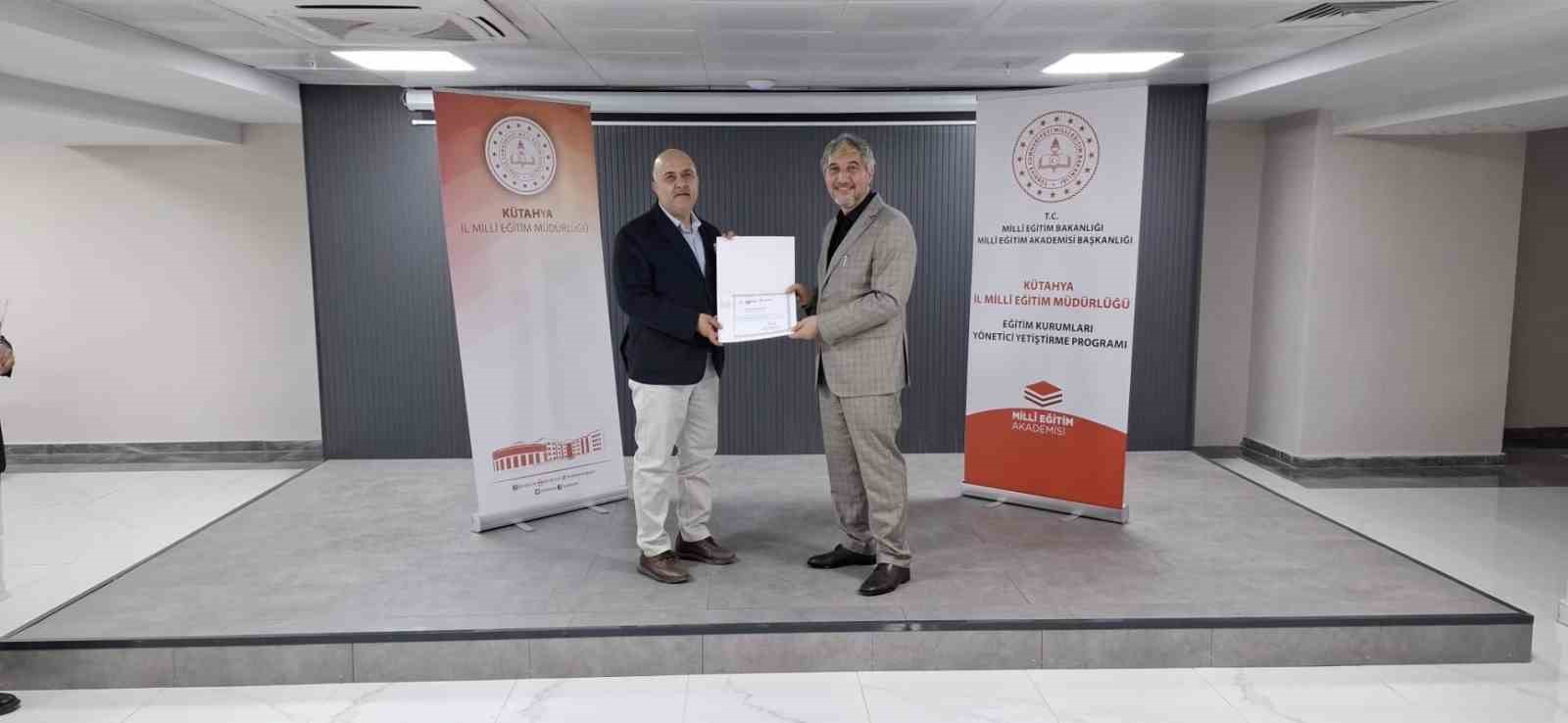 K&uuml;tahya&rsquo;da Eğitim Kurumları Y&ouml;netici Yetiştirme Programı tamamlandı