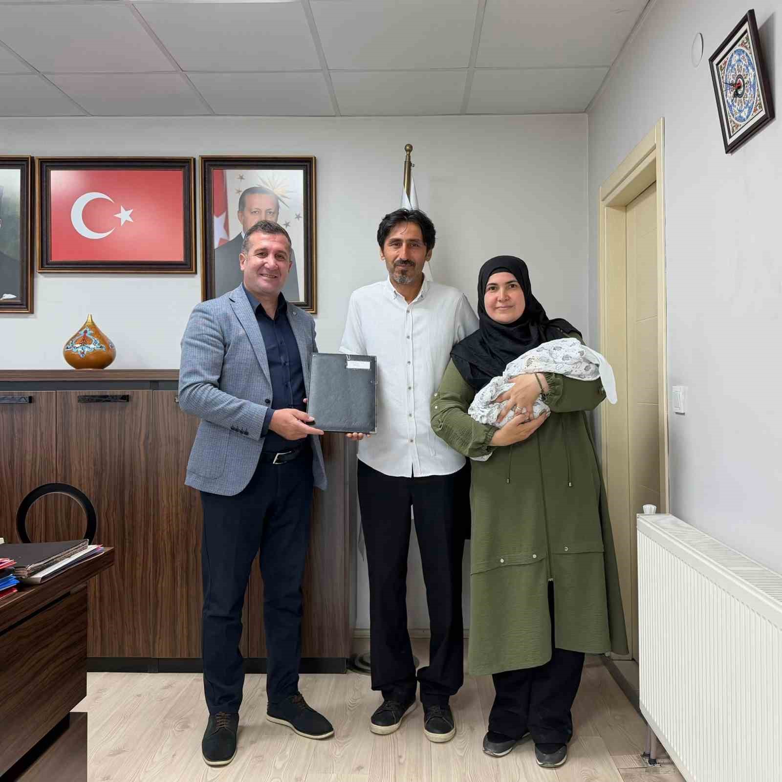 Yalova&rsquo;da ge&ccedil;ici koruyucu aileye ilk bebek yerleştirildi