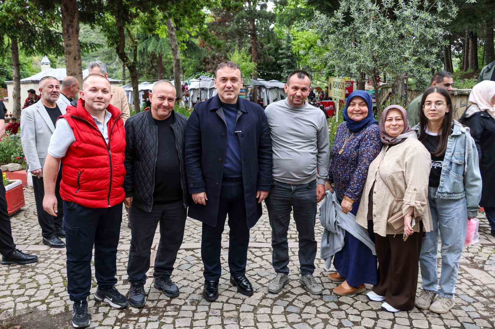 Şeyh Edebali T&uuml;rbesi&rsquo;nde bayram buluşması