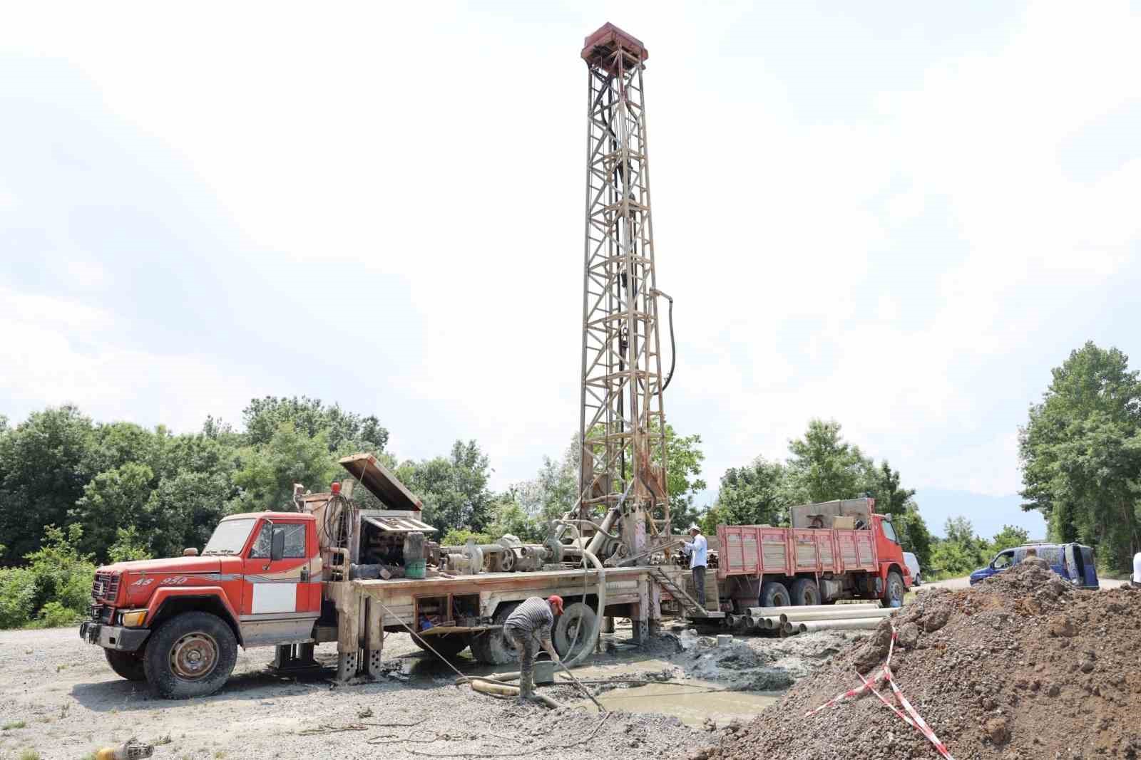 Dikmeli K&ouml;y&uuml;&rsquo;nde i&ccedil;me suyu i&ccedil;in sondaj &ccedil;alışmaları s&uuml;r&uuml;yor