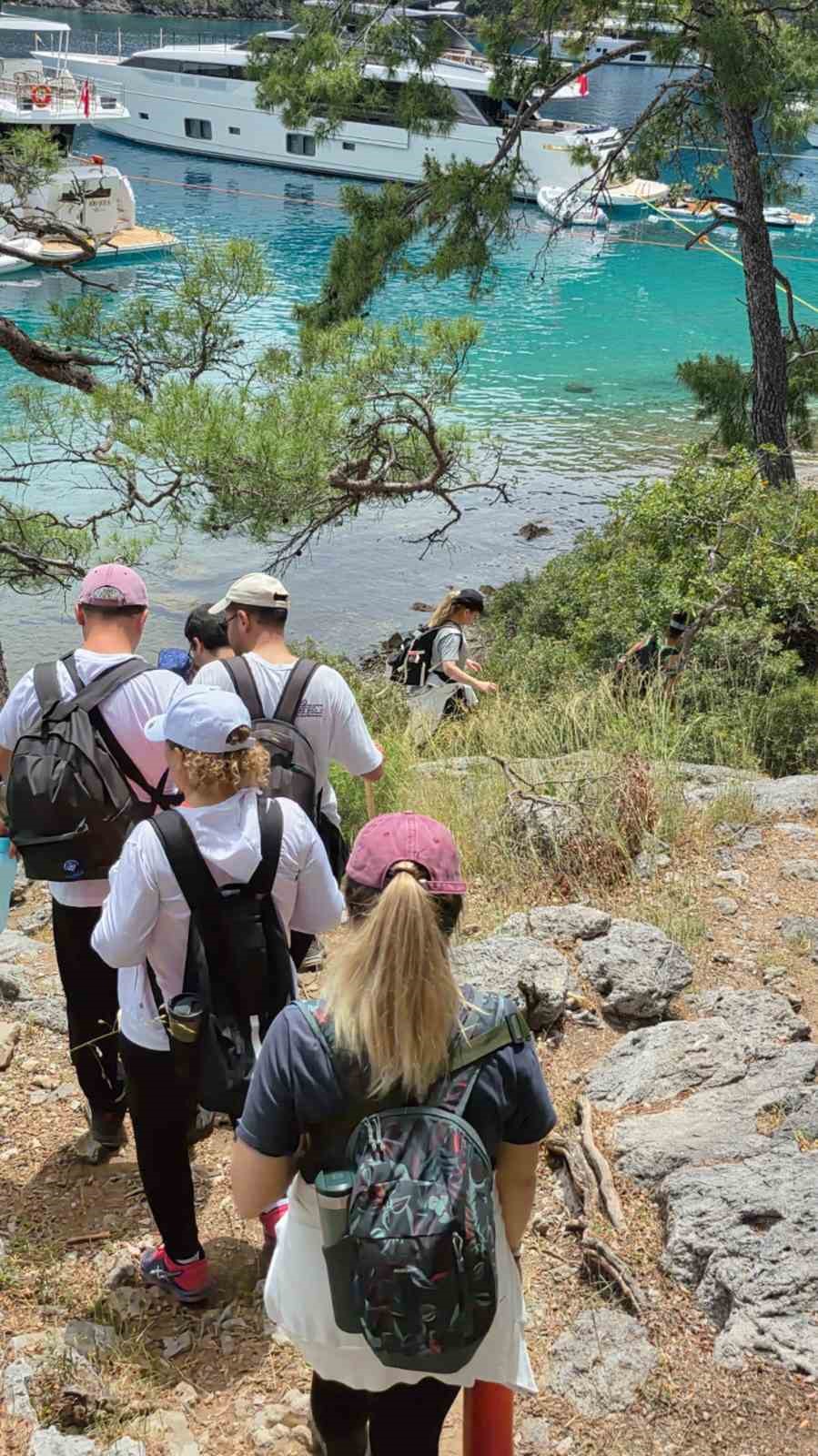 Beyaz &ouml;nl&uuml;kl&uuml;ler sağlık ve bir ruhu i&ccedil;in doğada buluştu
