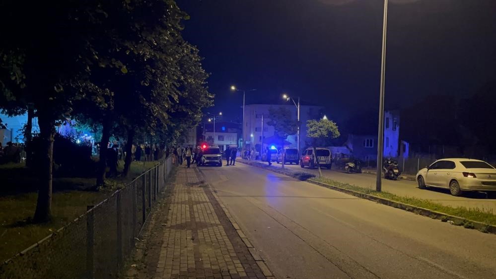 (Düzeltme) Eniştesini ve kız kardeşini öldürdü, "Eniştemin eşimle ilişkisi olduğunu düşündüm" dedi