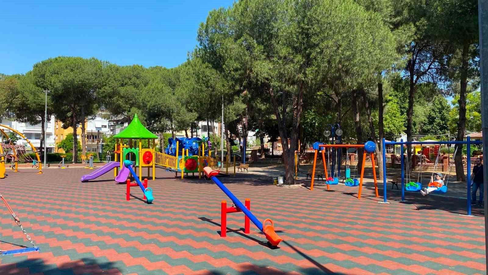 Aydın B&uuml;y&uuml;kşehir&rsquo;den Nazilli Atat&uuml;rk Parkı&rsquo;nda &ccedil;evre d&uuml;zenlemesi