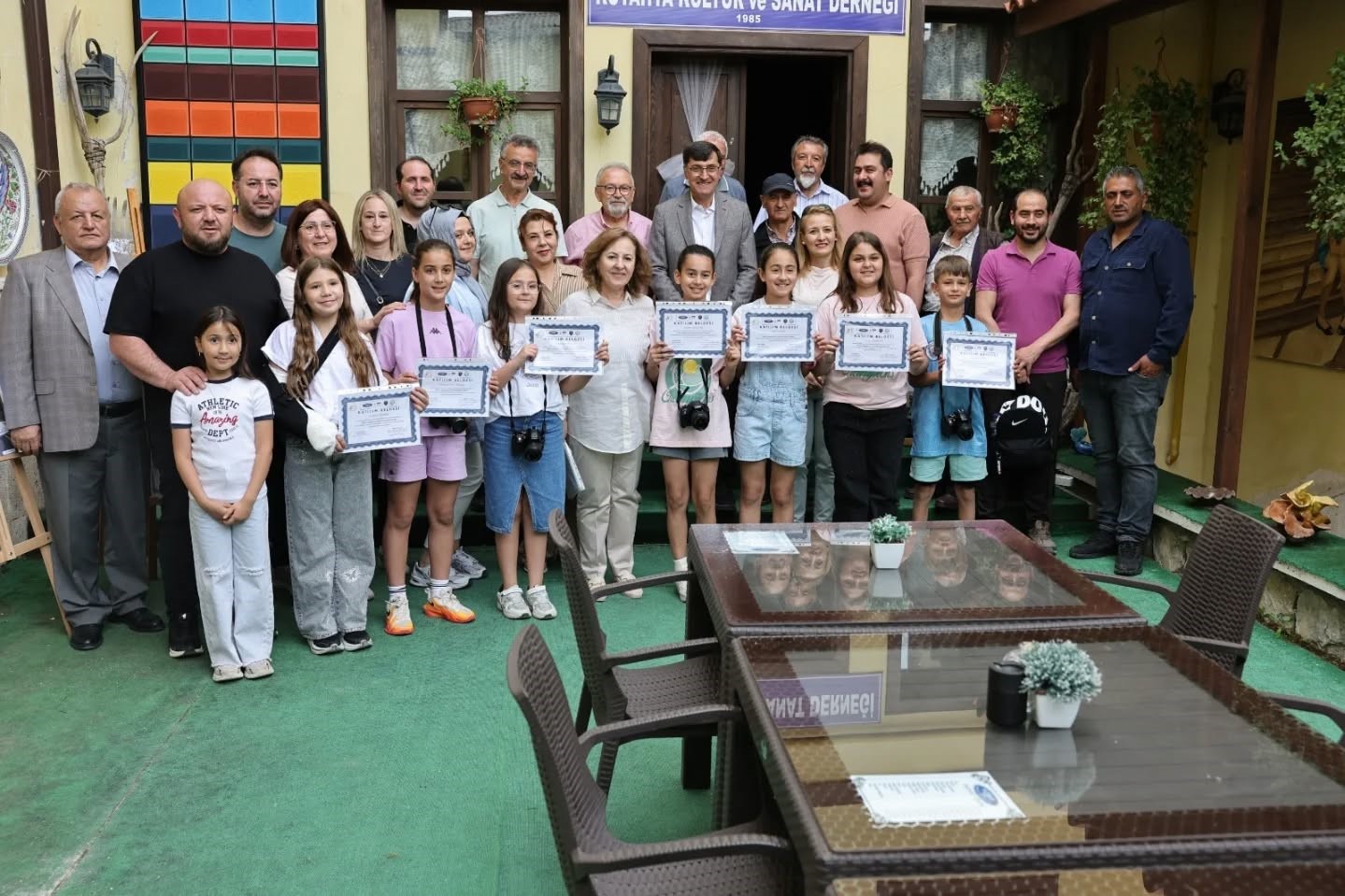 K&uuml;tahya&rsquo;da &rsquo;Minik Fotoğraf&ccedil;ıların Viz&ouml;r&uuml;nden B&uuml;y&uuml;k D&uuml;nyalar&rsquo; sergisi a&ccedil;ıldı