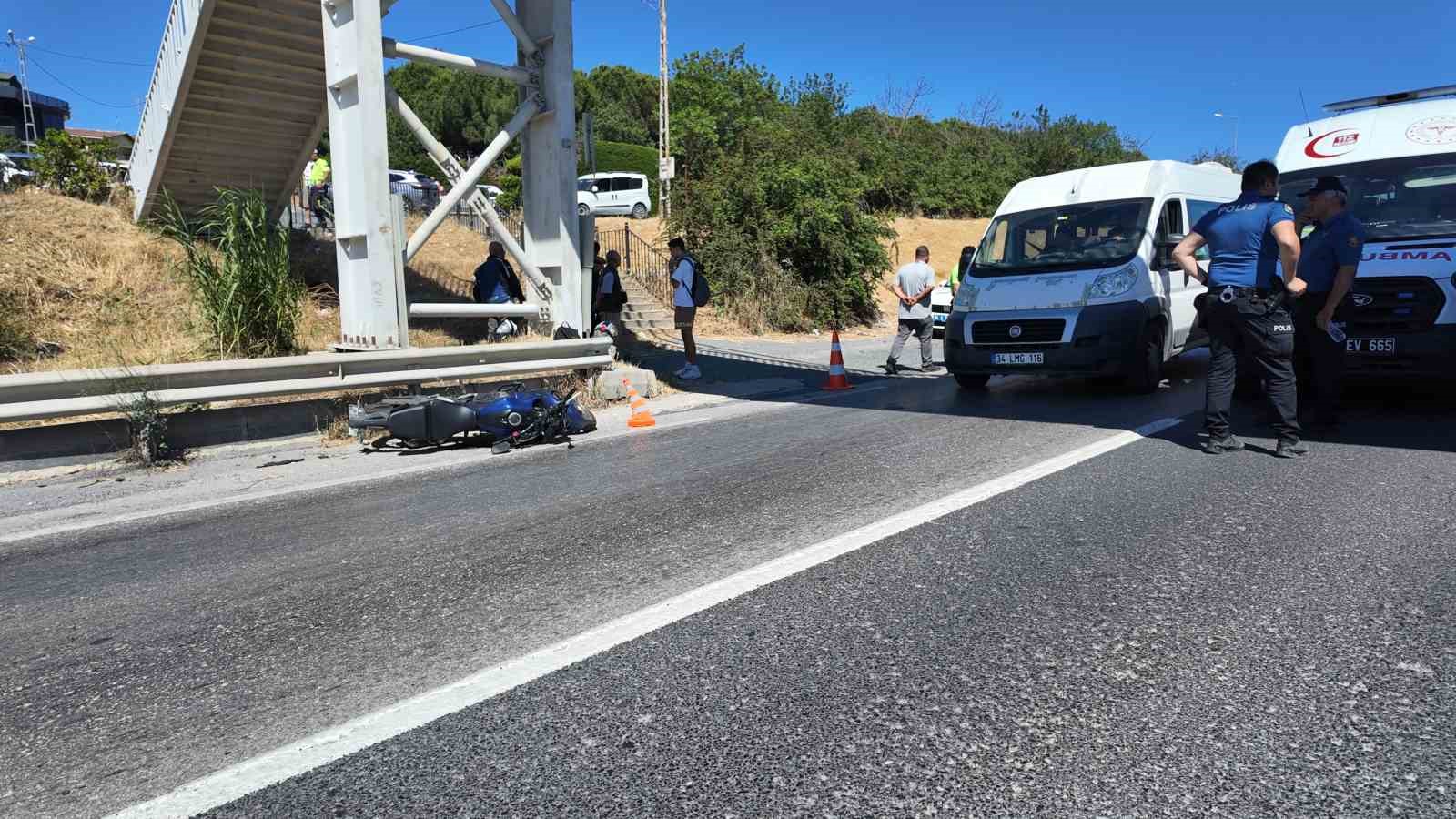 B&uuml;y&uuml;k&ccedil;ekmece&rsquo;de otomobile arkadan &ccedil;arpan gen&ccedil; motosiklet s&uuml;r&uuml;c&uuml;s&uuml; hayatını kaybetti