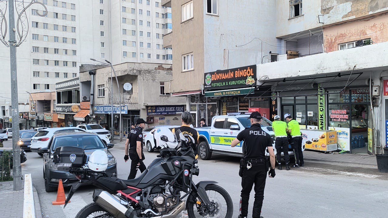 Kurtalan&rsquo;da trafik denetimi: 20 motosiklet yediemine &ccedil;ekildi, 60 araca ceza kesildi