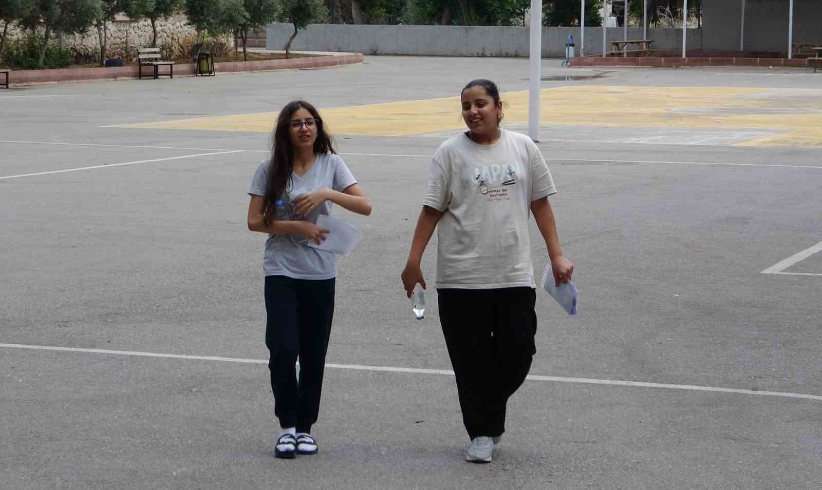 Mersin&rsquo;de LGS sona erdi, &ouml;ğrenciler sınavı değerlendirdi