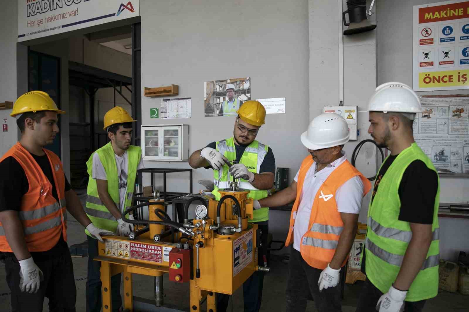 MERCEK&rsquo;ten gen&ccedil;lere meslek ve kariyer desteği