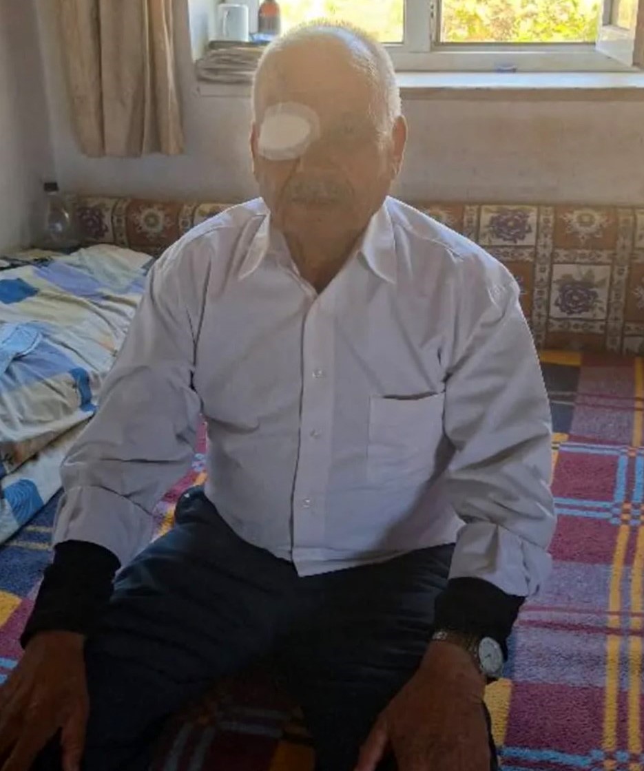 Yaşlı karı koca duvara &ccedil;arpan otomobilde can verdi