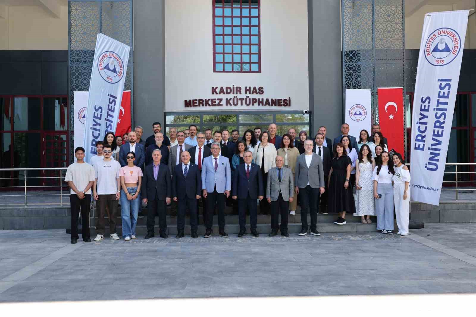 ER&Uuml;&rsquo;n&uuml;n yenilenen Kadir Has Merkez K&uuml;t&uuml;phanesi hizmete a&ccedil;ıldı