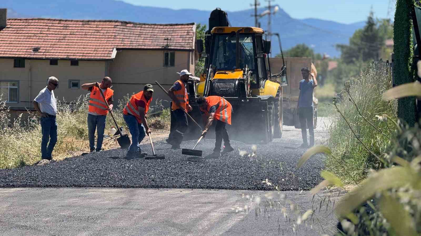 Karab&uuml;k&rsquo;te sıcak asfalt &ccedil;alışmaları devam ediyor