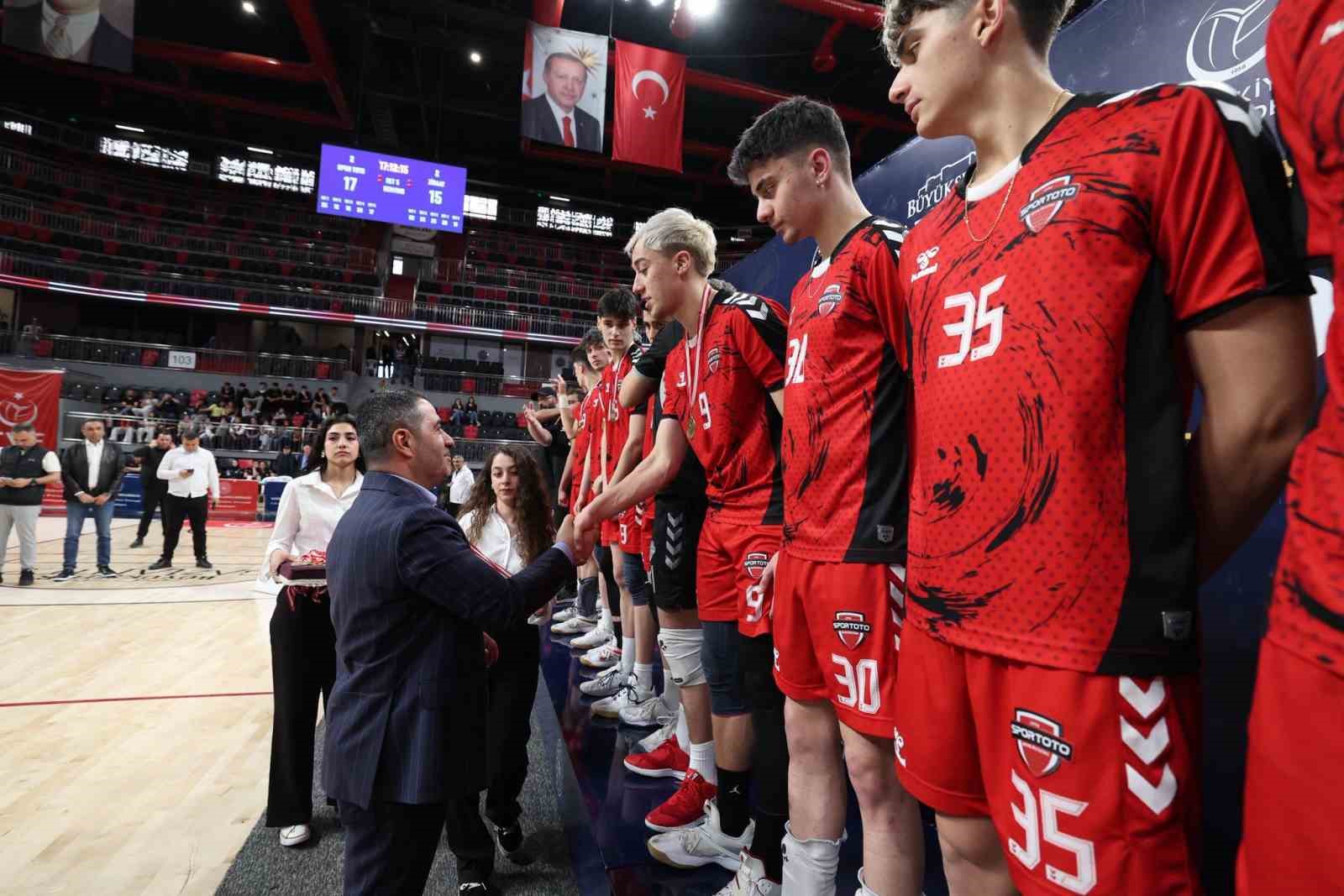 Milletvekili Bozgeyik: "Gaziantep&rsquo;i Sporun Merkezi Yapma S&ouml;z&uuml;m&uuml;z&uuml; Eser Siyasetimizle Tutuyoruz"