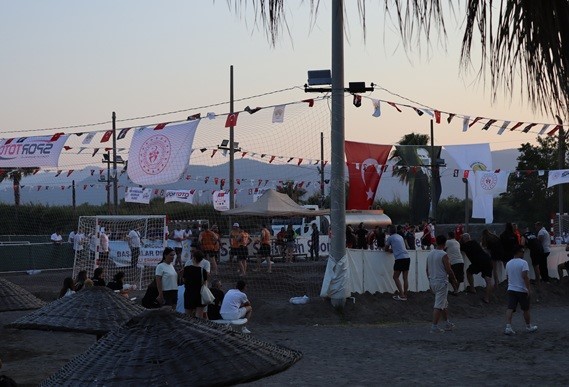 K&ouml;yceğiz Plaj Hentbolu Turnuvası g&ouml;steri ma&ccedil;ı ile başladı