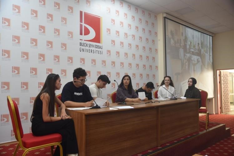 BŞE&Uuml;&rsquo;de İngilizce Yılsonu G&ouml;sterisi b&uuml;y&uuml;k beğeni topladı