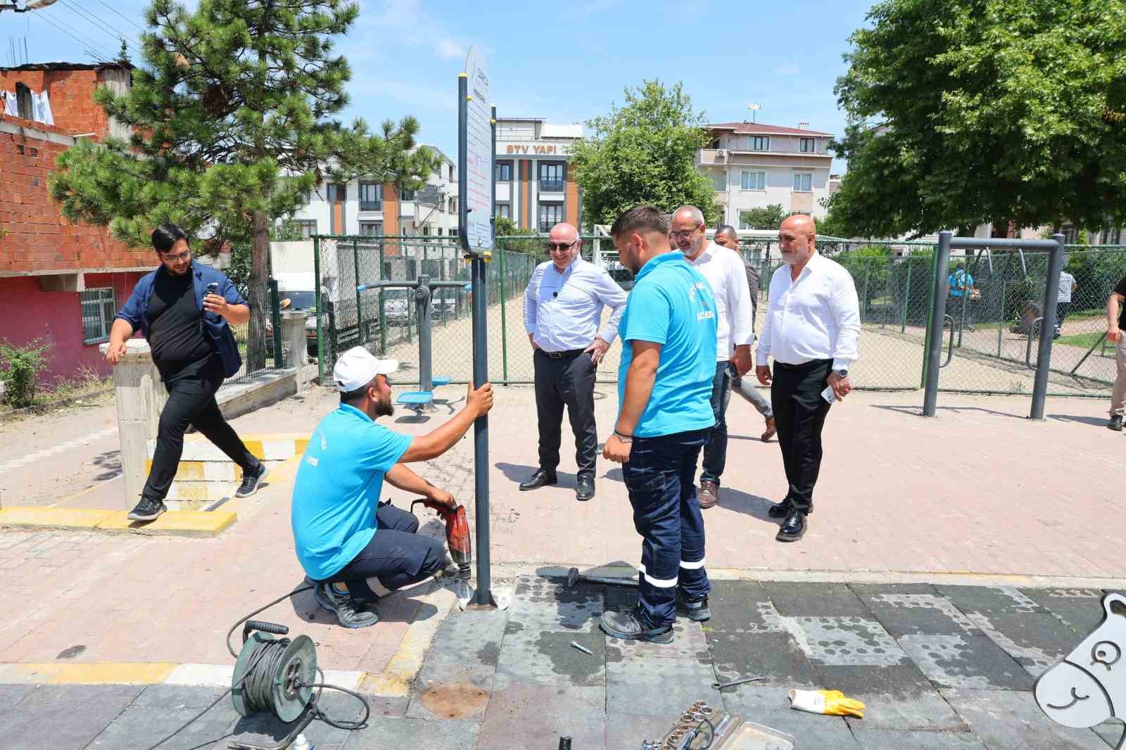 Darıca&rsquo;da 100 kişilik ekiple yaz temizliği s&uuml;r&uuml;yor