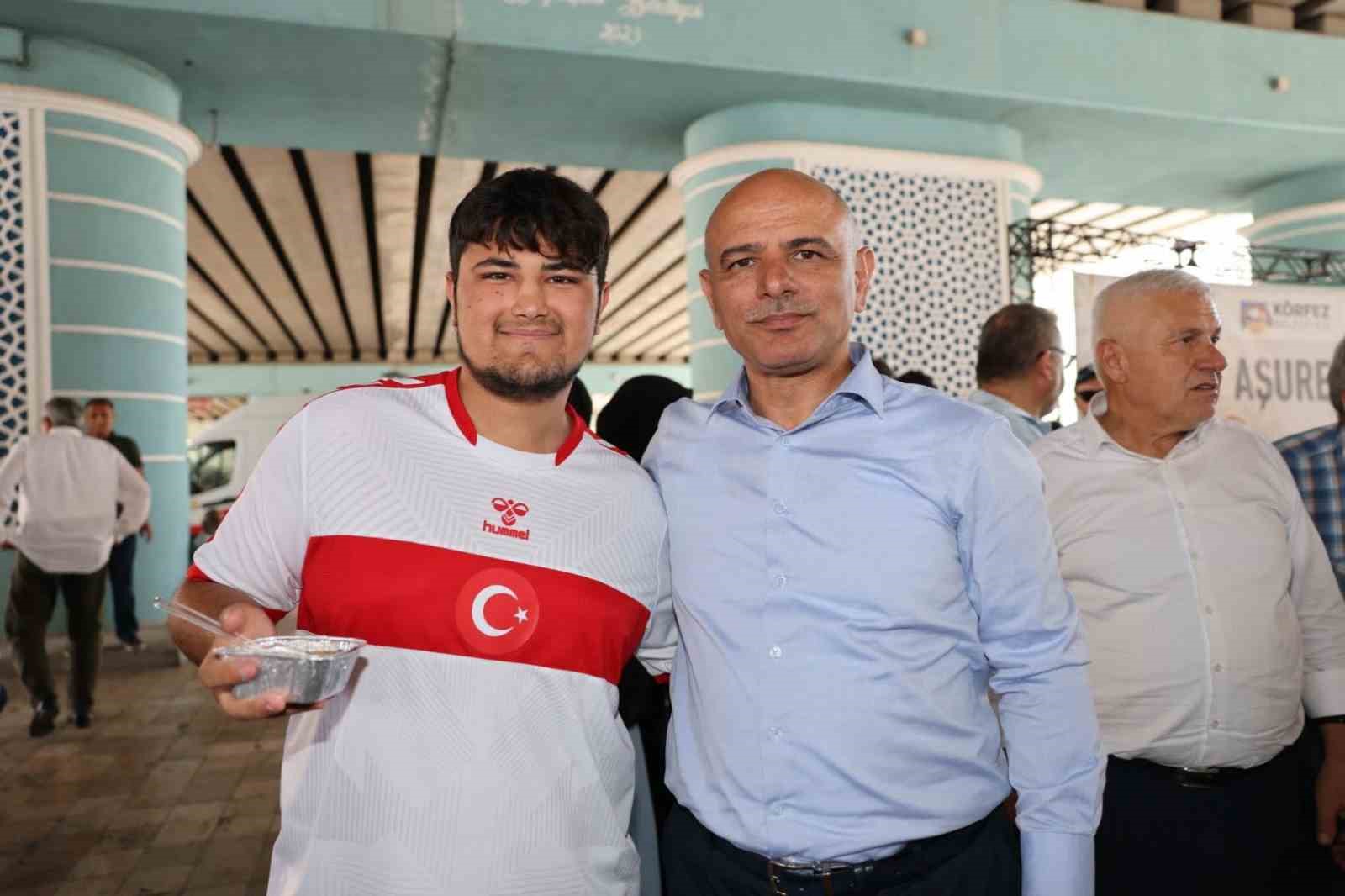 K&ouml;rfez&rsquo;de 4 bin kişilik aşure ikramı