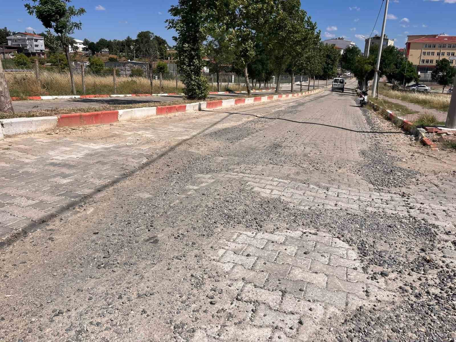 Hayrabolu&rsquo;da bakımsız hastane yolu vatandaşları mağdur ediyor