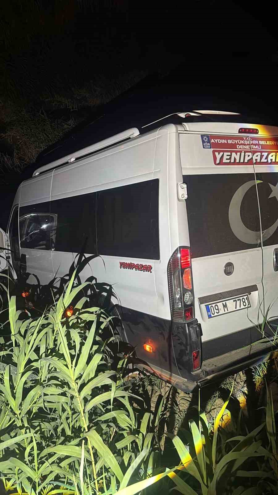 Kontrolden &ccedil;ıkan yolcu minib&uuml;s&uuml; dereye u&ccedil;tu