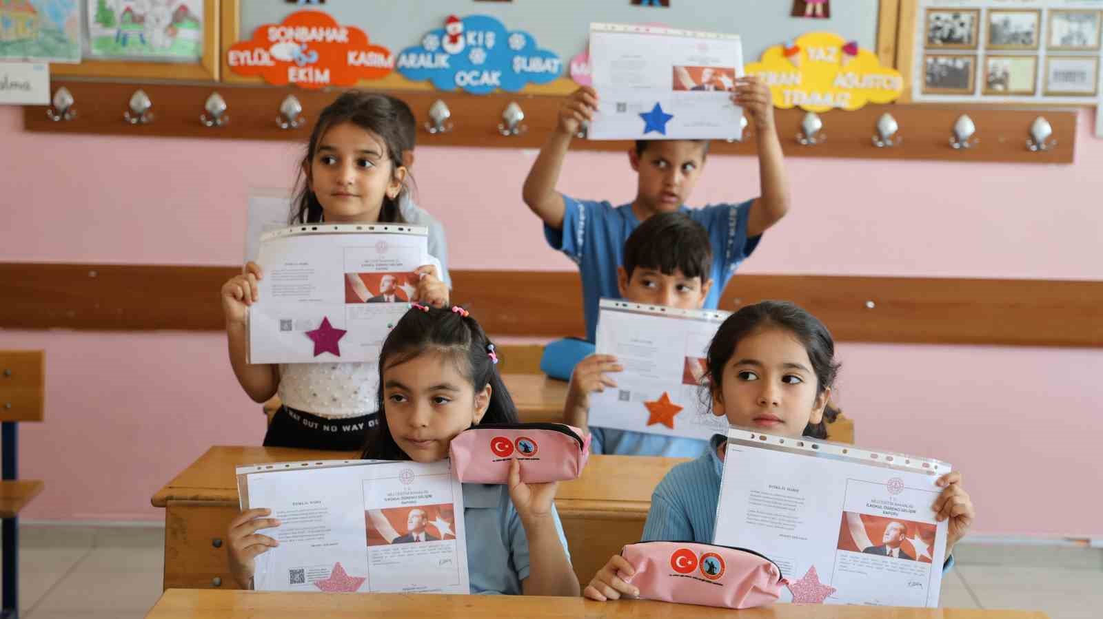Kırşehir&rsquo;de 40 bin 376 &ouml;ğrenci karne heyecanı yaşadı