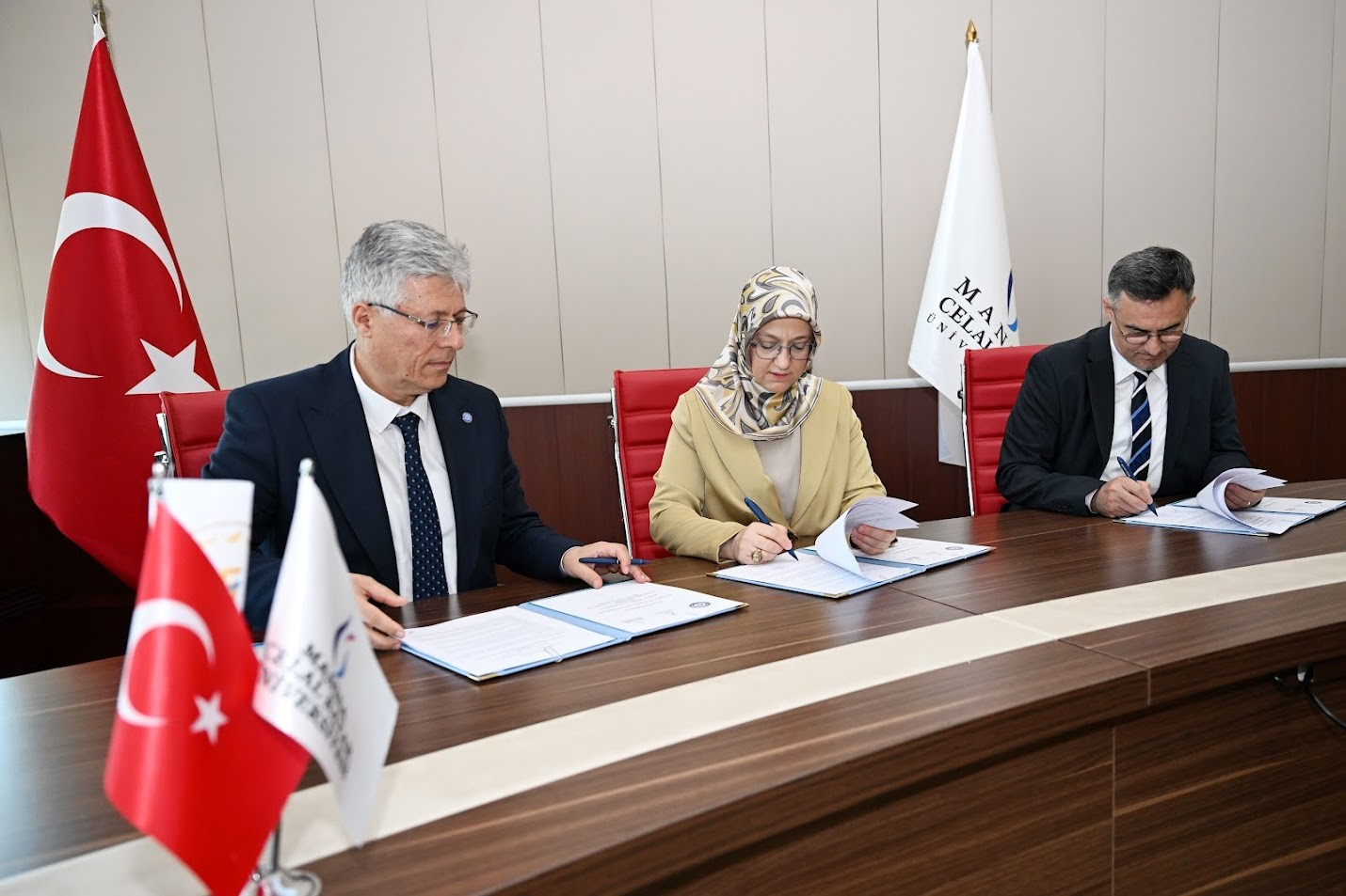 S&uuml;rd&uuml;r&uuml;lebilir kamp&uuml;sler i&ccedil;in ortak adım
