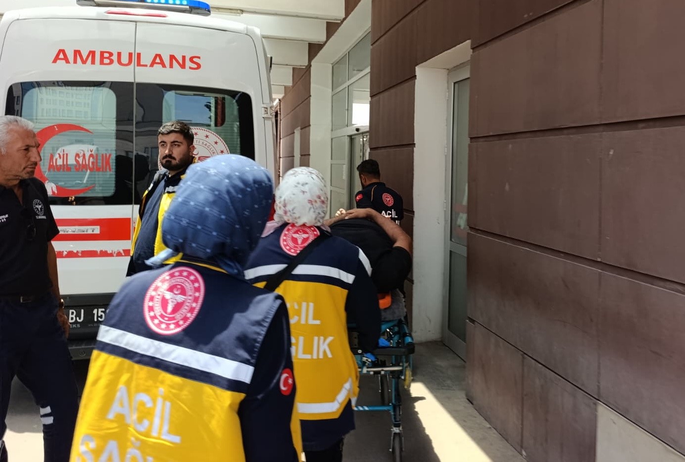 Devrilen kamyonun s&uuml;r&uuml;c&uuml;s&uuml; yaralandı