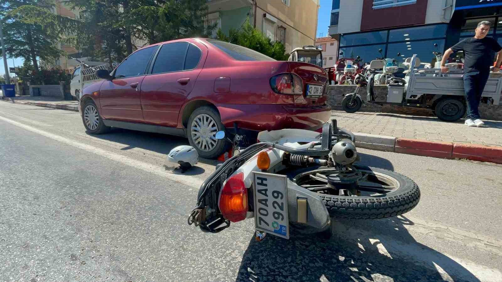 Motosiklet s&uuml;r&uuml;c&uuml;s&uuml;n&uuml;n &ouml;l&uuml;mden d&ouml;nd&uuml;ğ&uuml; kaza anı kameraya yansıdı