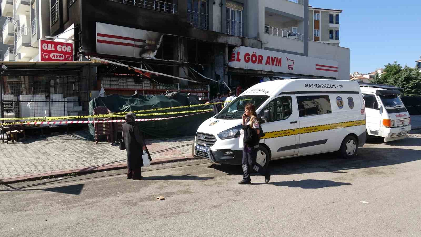 Malatya&rsquo;da AVM&rsquo;de &ccedil;ıkan yangın korkuttu