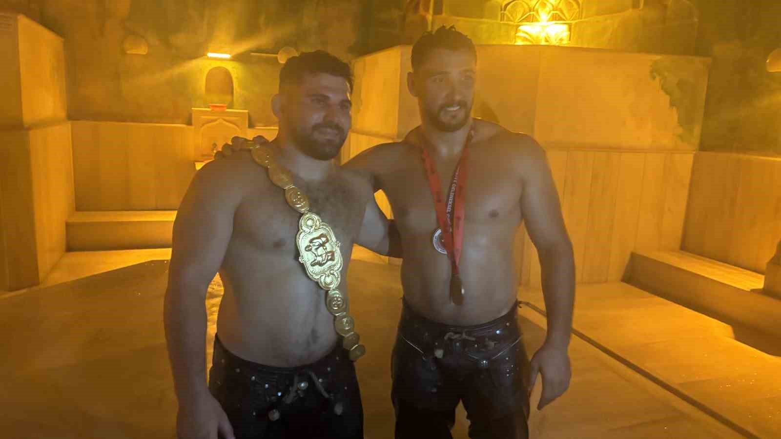 Başpehlivan Erkan Taş, Edirne&rsquo;de hamam geleneğini s&uuml;rd&uuml;rd&uuml;