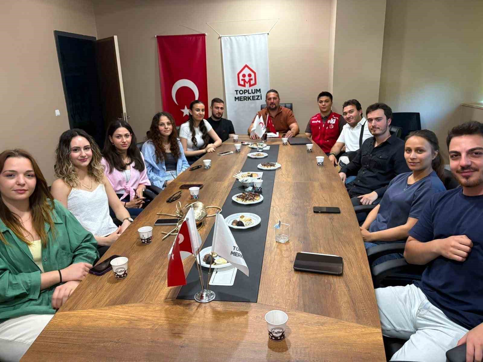 Gen&ccedil; Kızılay&rsquo;da bayrak değişimi