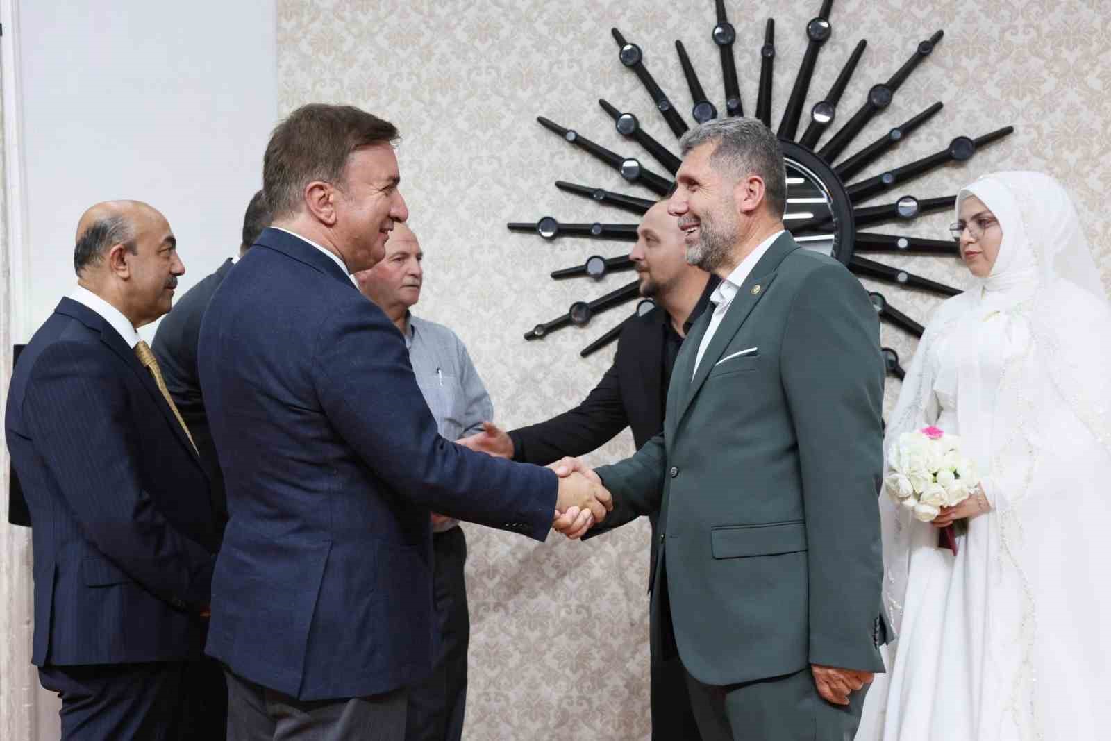 Vali Aydoğdu, gen&ccedil; &ccedil;iftin nikah şahitliğini yaptı