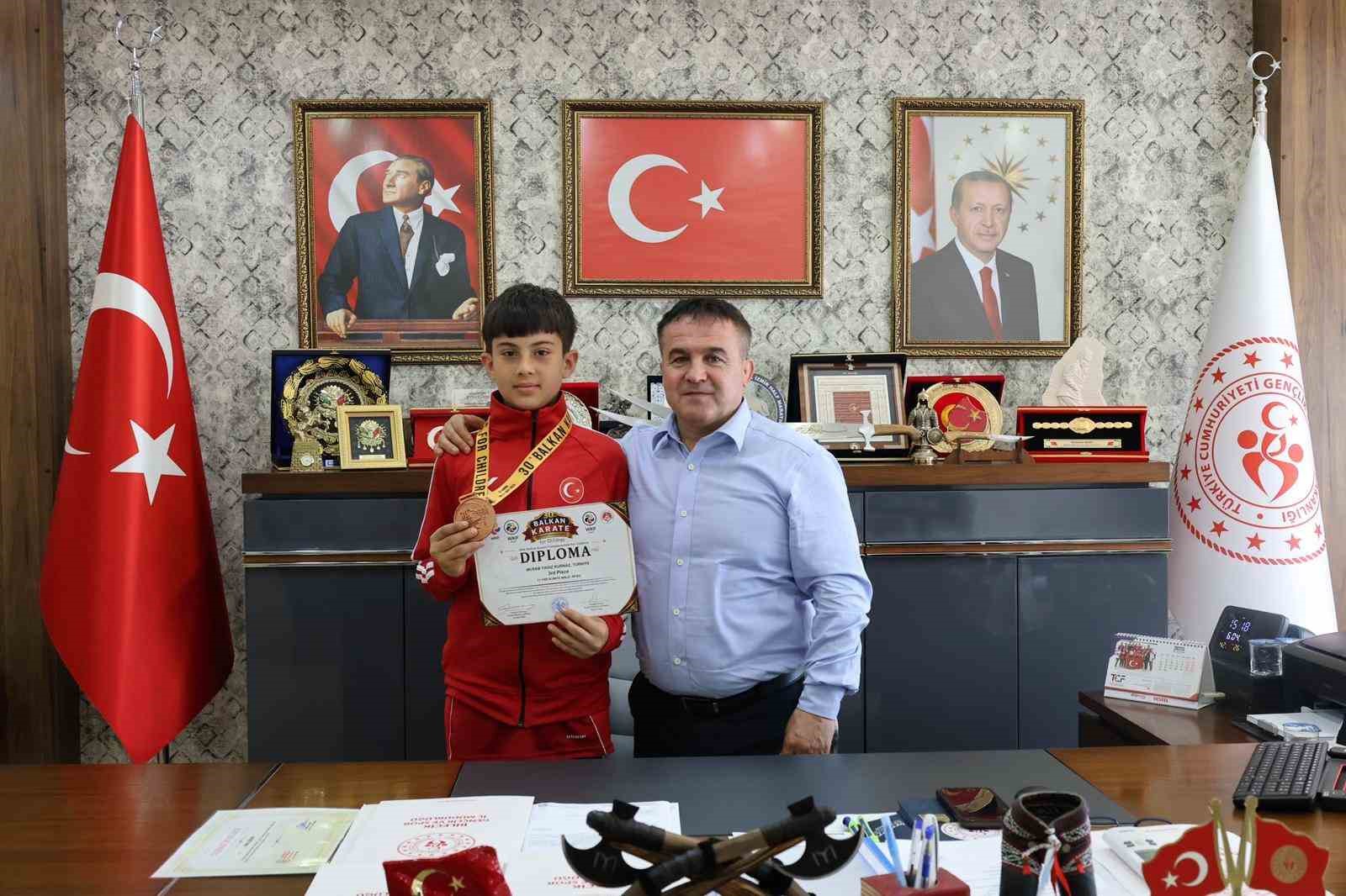Bilecikli karate sporcusu Balkan &uuml;&ccedil;&uuml;nc&uuml;s&uuml; oldu