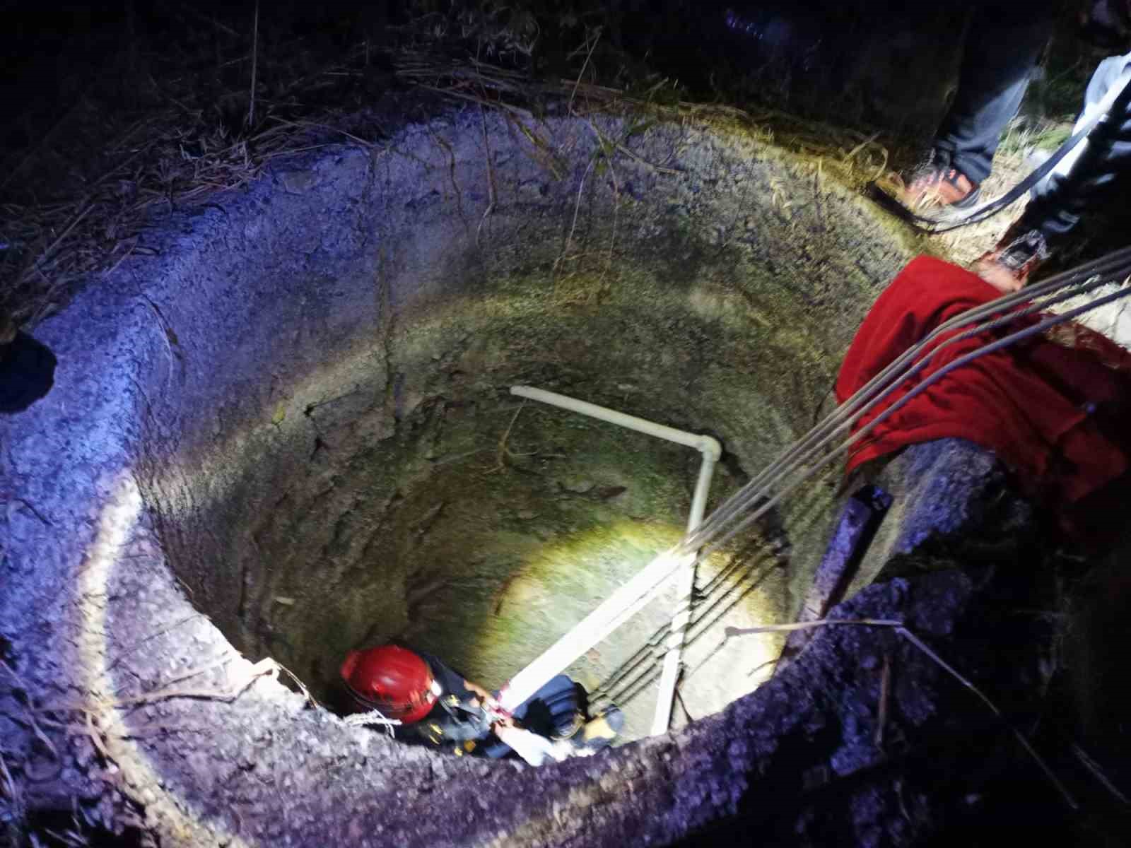 Balıkesir’de kuyuya düşen yavru kedi kurtarıldı