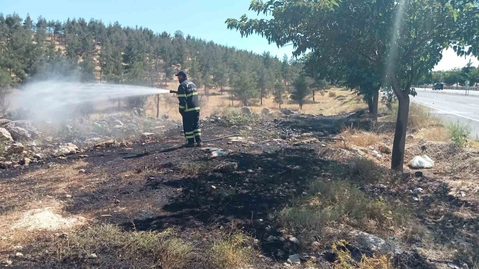 Ormanlık alandaki yangın s&ouml;nd&uuml;r&uuml;ld&uuml;