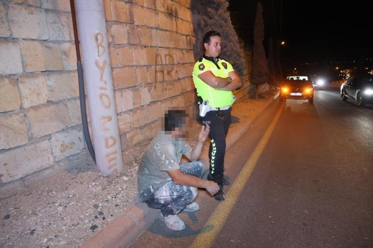 Nevşehir&rsquo;de iki araca &ccedil;arpıp ka&ccedil;an s&uuml;r&uuml;c&uuml; polise ecel teri d&ouml;kt&uuml;rd&uuml;