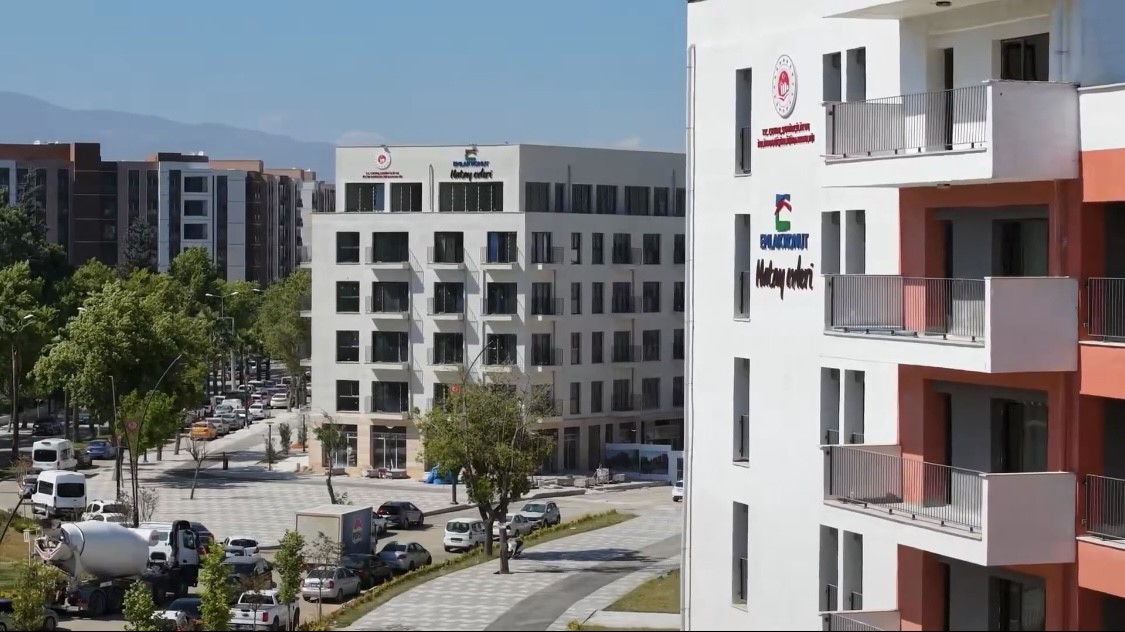 Depremin ardından yeniden inşa edilen Antakya&rsquo;nın kalbinde ticaret yeniden başladı