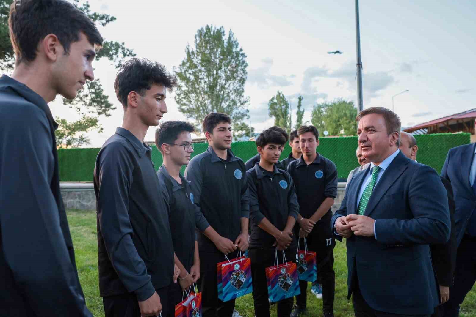 Erzincan Fen Lisesi Futbol Takımı T&uuml;rkiye finalleri yolunda