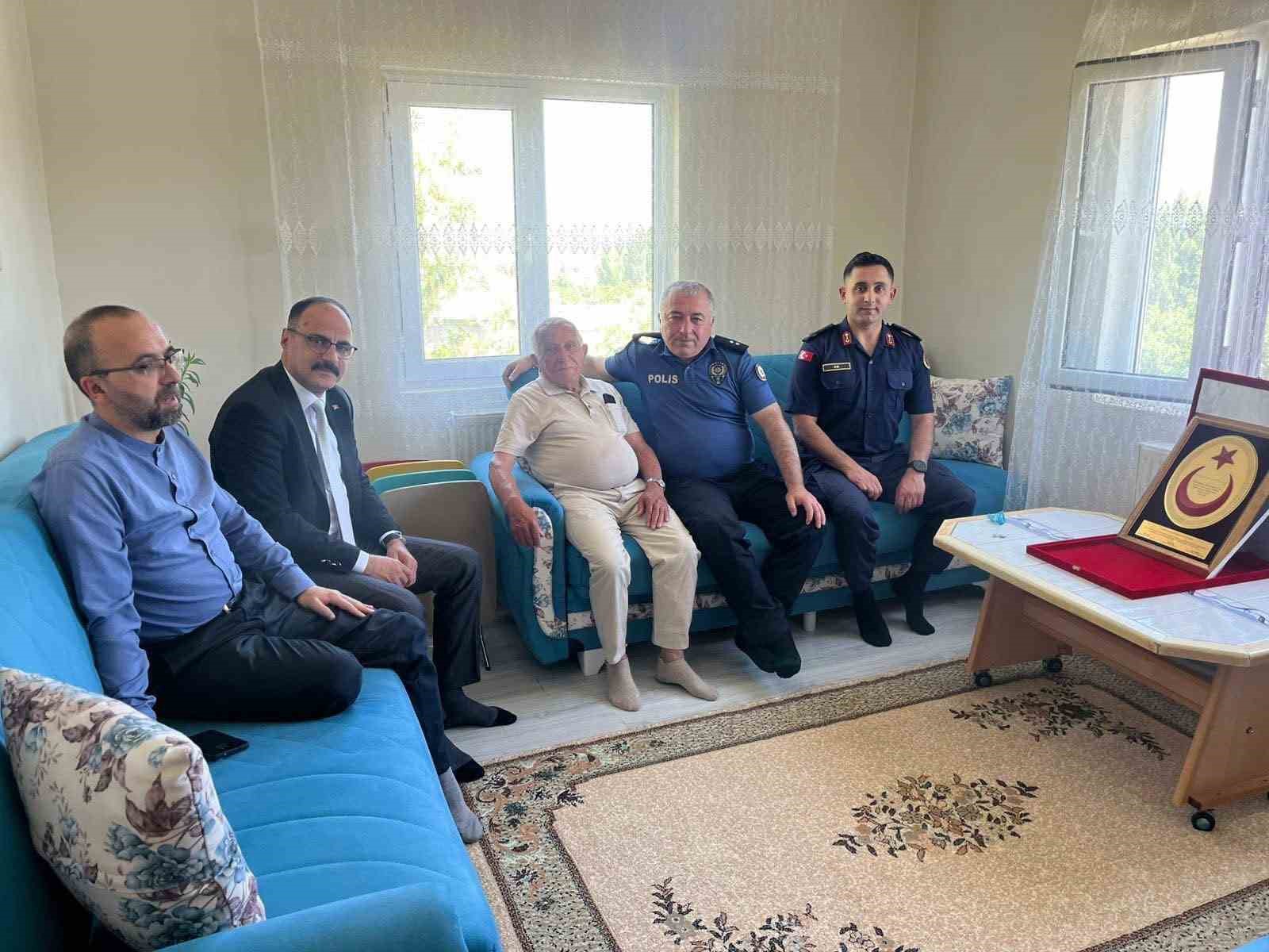 Tomarza&rsquo;da şehit babalarına &rsquo;Babalar G&uuml;n&uuml;&rsquo; s&uuml;rprizi