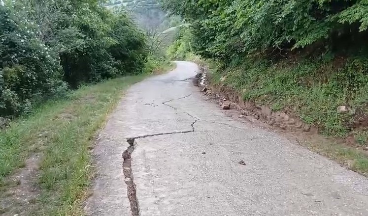Tokat&rsquo;ta heyelan korkusuyla vatandaşlar evlerine giremiyor