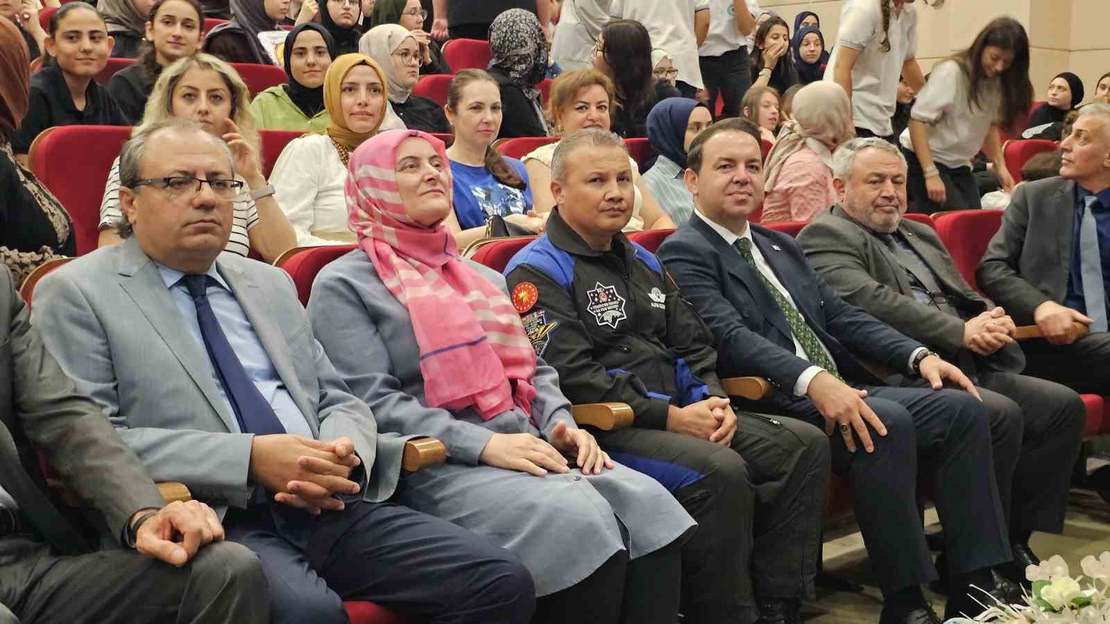 Gezeravcı a&ccedil;ıkladı, T&uuml;rkiye 2027&rsquo;de Ay&rsquo;a iniş hamlesine hazırlanıyor
