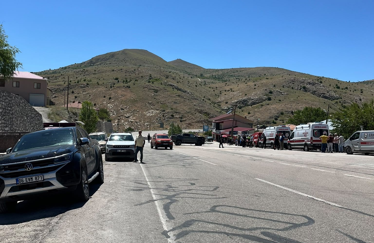 Malatya&rsquo;da iki pikap &ccedil;arpıştı: 3 yaralı
