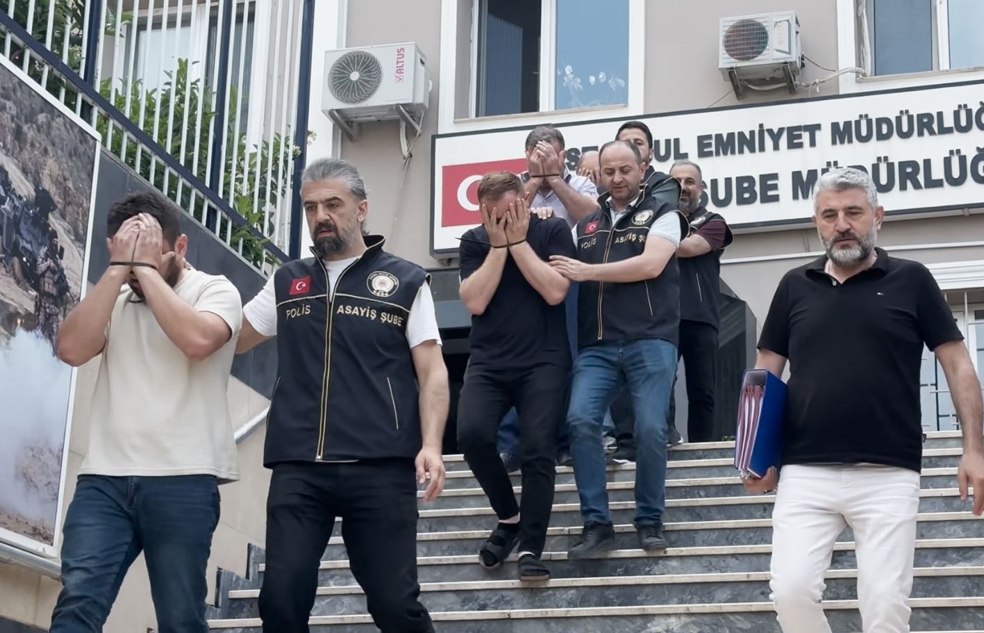 İstanbul&rsquo;da "change" ara&ccedil; operasyonu: 3 tutuklama