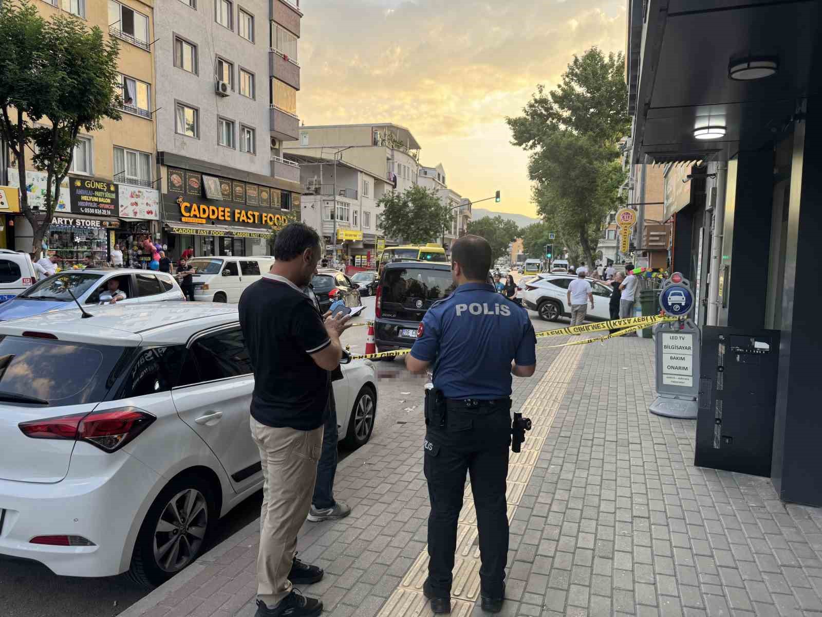 Sosyal medyada başlayan husumet kanlı bitti: 22 yaşındaki gen&ccedil; &ouml;ld&uuml;r&uuml;ld&uuml;